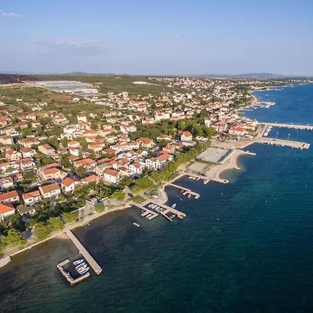 Apartament Pleasant In Sveti Filip i Jakov
