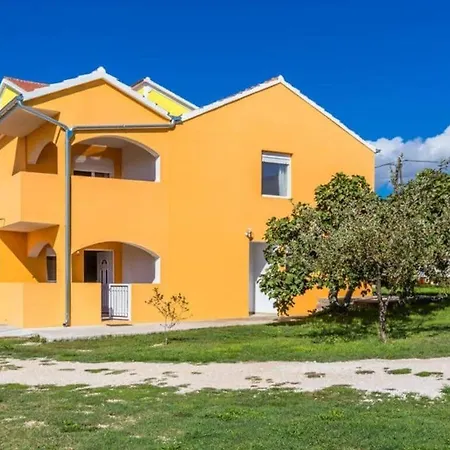 Apartament Pleasant In *